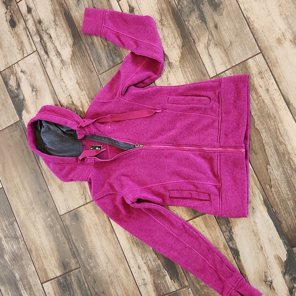 Under armour zip up jacket size small